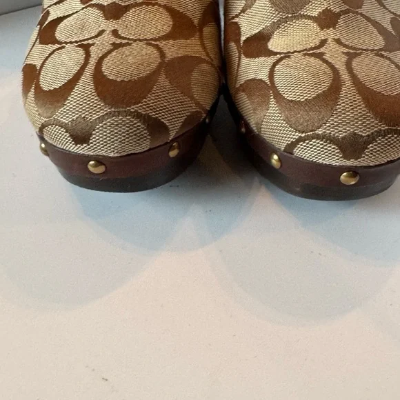 Vintage Coach Ivy  Mule Platforms  in Tan and Brown, 4 inch heel - Picture 8 of 16